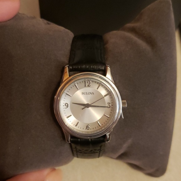 Womens bulova watch - Picture 2 of 8